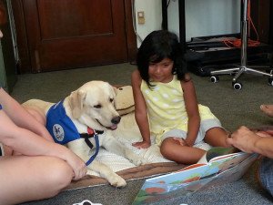 reads to therapy dog Ipo at Wailuku Library7.29.14-foto byWailuku Public Library